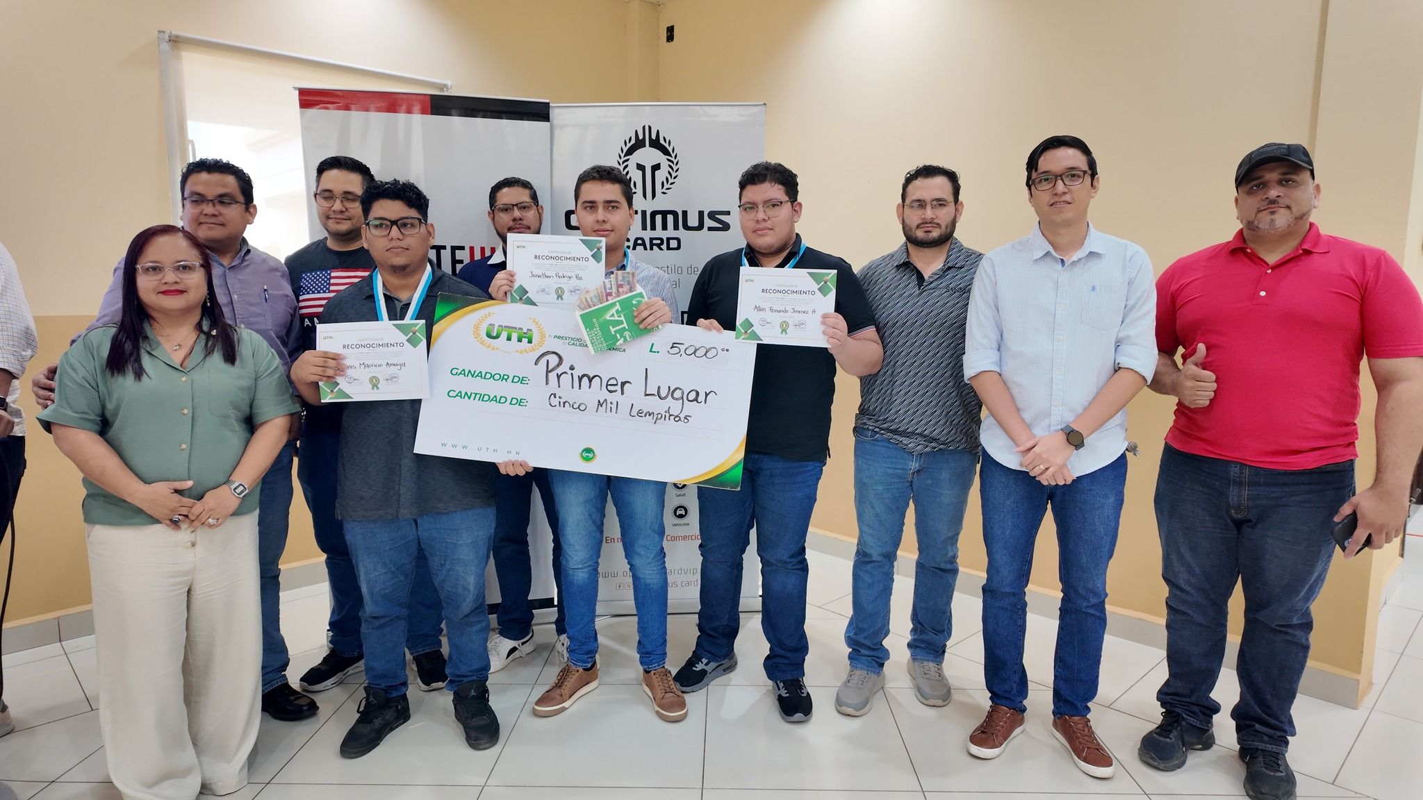 UTH lidera en innovación con su primer Hackathon Nacional de IA